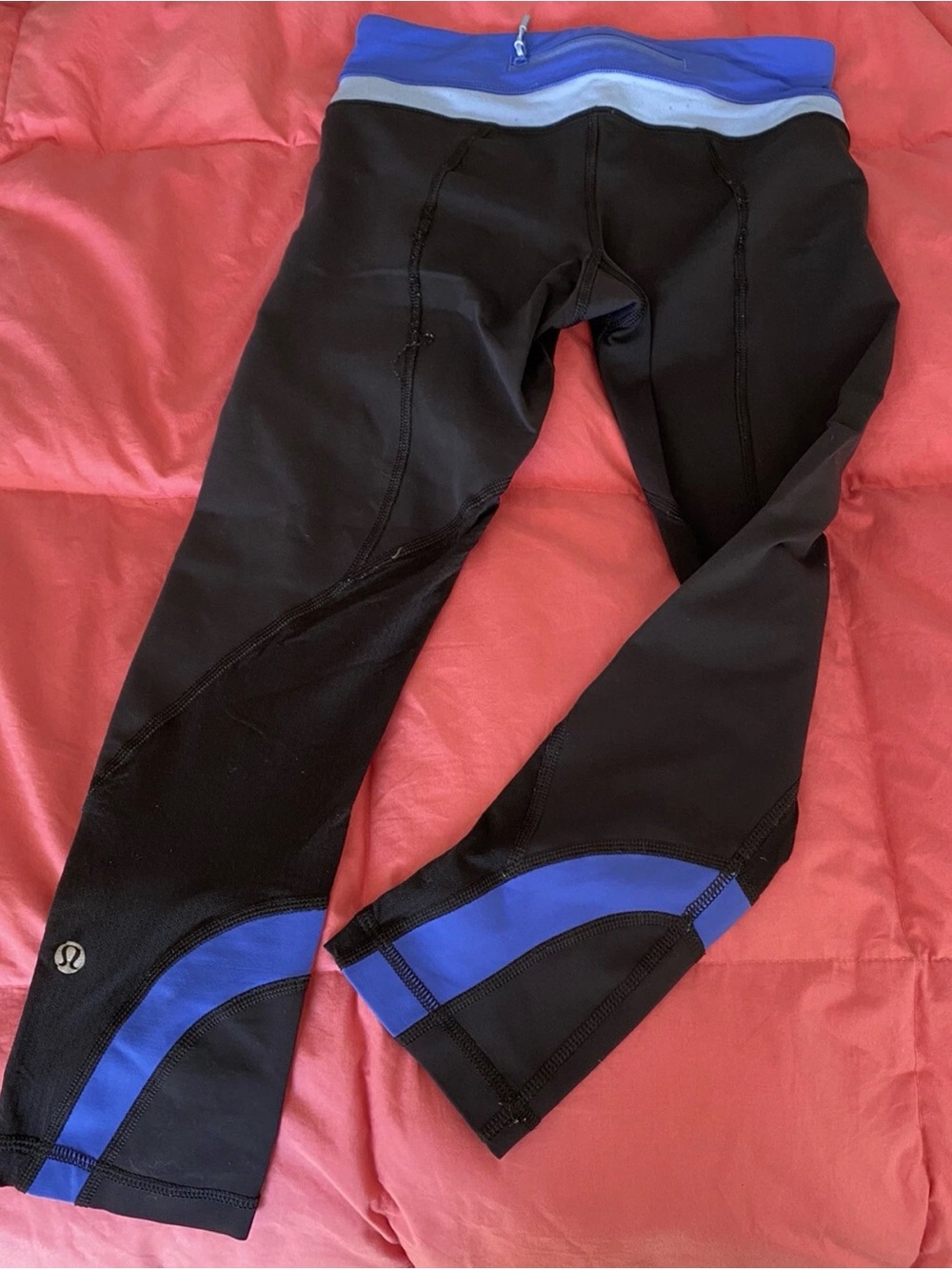 Lululemon Size 4 25” Pants • Black and Blue